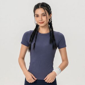 T-shirt de sport côtelé moulant pour femme, à manches courtes, extensible, confortable pour le tennis, le yoga, la course et le Pilates – Vente en gros - Product Image 2