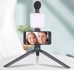 Kit de vlogging Offre Spéciale pour la création vidéo avec micro, mini trépied, lumière LED et clip de support de téléphone pour la création de vidéos - Product Image 4