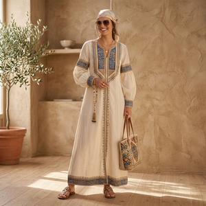 Robe longue bohème à col en V avec broderie en dentelle, manches trois quarts, coupe classique, taille naturelle, écologique, décontractée et élégante en coton pour l'été - Product Image 3