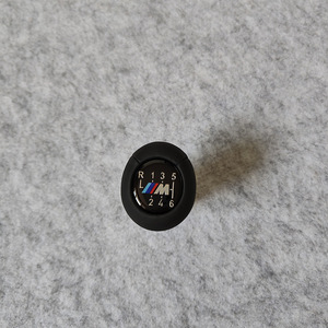 Poignée de levier de vitesse universelle en cuir pour BMW Série 5 et Série 7, avec emblème M, E36 E46 E34, 5 vitesses, 6 vitesses, tête de levier de vitesse stéréo - Product Image 2