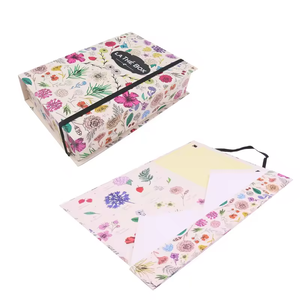 Caja de regalo de papel plegable de materiales reciclados con logotipo personalizado con laminación brillante en relieve, caja de embalaje grande de lujo con cordón elástico - Product Image 1