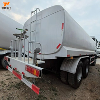 Camion pulvérisateur d'eau lourd HOWO pour les travaux de construction, les routes, les applications municipales et industrielles
