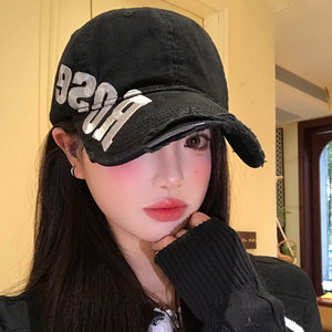 Gorra de béisbol negra estilo americano con letras, de ala grande para mujer, que estiliza el rostro, con visera profunda tipo pico de pato, tendencia. - Product Image 3