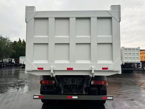 Camion benne poids lourd Howo Euro 2 Diesel 6x4 d'occasion, conduite à gauche, 371 ch, 375 CV, Chine, en stock à vendre - Product Image 4