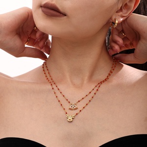 Collar Navideño de Acero Inoxidable Chapado en Oro con Campana, Reno, Cadena con Cuentas de Cristal Rojo y Blanco, Personalizable con Zirconia - Product Image 2