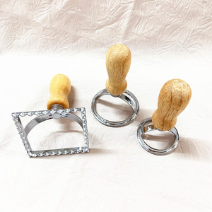 Dụng cụ làm bánh nhà bếp ravioli Maker Cutter khuôn Set Manual Biscuit Cookie Stamp cutters với tay cầm bằng gỗ - Product Image 3