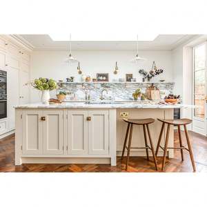 Muebles de Cocina de Madera Estilo Shaker Blancos Personalizados de Fábrica con Fregadero y Encimera de Cuarzo - Product Image 1