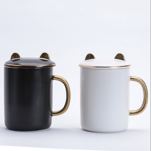 Mug en porcelaine blanche à bord doré avec couvercle en forme de chat, idéal pour le bureau, la maison ou comme cadeau d'affaires - Product Image 2