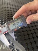 Tapis de plancher antidérapant en caoutchouc pour benne de camionnette avec trous de drainage et anti-fatigue