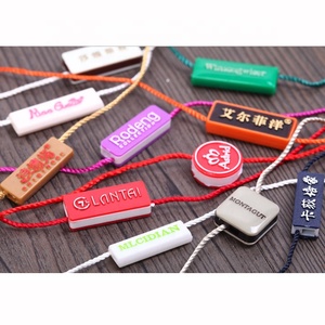 Bán Trực Tiếp Nhà Máy Tùy Chỉnh Logo Nhựa Treo Hạt Con Dấu Chuỗi Chất Lượng Cao Nylon Treo Chuỗi Cho Quần Áo Con Dấu Dây - Product Image 3