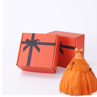 Boîte d'emballage cadeau de mariage personnalisée pour les demoiselles d'honneur en carton ondulé avec laminage mat en relief pour les chaussettes et les robes