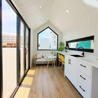 Petite maison sur roues aux normes australiennes-Petite maison mobile moderne préfabriquée prête à être expédiée pour le camping/arrière-cour