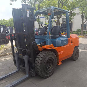 מלגזה דיזל משומשת <span class=keywords><strong>5</strong></span> טון מתוצרת יפן עם משקל נגד, גובה הרמה 3000 מ\\\"מ, תורן דו-שלבי, מתאימה למוסכים, חוות ומסעדות - Product Image 2