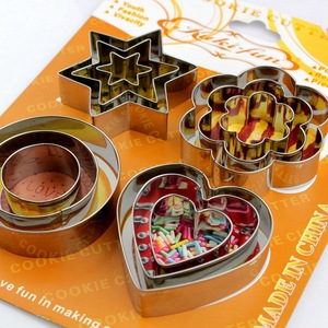 Juego de Moldes para Hornear de 12 Piezas, Cortadores de Galletas de Acero Inoxidable con Forma de Corazón, Estrella, Flor y Redondos para Galletas Artísticas Navideñas y Fondant - Product Image 3