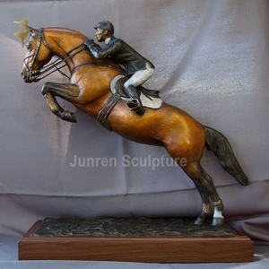 Caballo de carrera de bronce Jockey Trofeo ecuestre Escultura Caballo de carrera de bronce - Product Image 1
