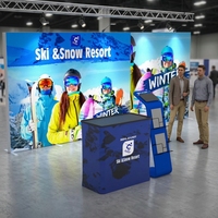 Comptoir portable 10x10 pour salons professionnels avec éclairage LED SEG et stand en tissu lumineux pour exposition