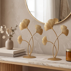 Ensemble de 2 sculptures de feuilles de Ginkgo en métal doré, figurines botaniques décoratives, accents de décoration d'intérieur modernes et luxueux pour le salon - Product Image 1