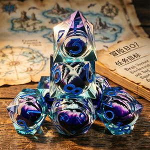 Juego de dados de resina de 7 piezas con núcleo líquido cian profundo transparente, borde afilado, ojo de dragón púrpura enredado y vena de llama para D&D COC RPG - Product Image 1