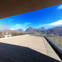 Système de balustrade en verre sans cadre en aluminium à profil en U, design extérieur moderne, panneaux en verre trempé, balcon, terrasse, escalier