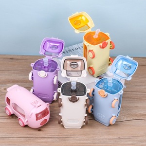 Gobelet créatif en forme de bus de 500 ml pour enfants, tasse à eau portable en PC écologique avec paille, vente en gros - Product Image 4