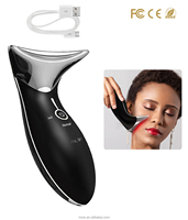 Appareil de soin de beauté pour le raffermissement et le resserrement de la peau, masseur pour le visage et le cou pour un usage domestique
