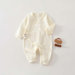Lot de 4 Combinaisons Kimono pour Bébé |   Combinaisons en coton à manches longues avec imprimé étoiles, lune et nuages |   Patch ours en peluche |   95% Coton 5% Spandex - Product Image 5