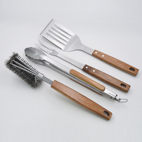 Ensemble d'outils de barbecue en acier inoxydable avec brosse de nettoyage, pinces, fourchette et spatule ajourée, manche en bois, accessoires de cuisson pour le camping