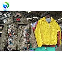 Jaket Pendek Wanita Berlapis Busa Musim Gugur Musim Dingin Modis Pakaian Bekas Grosir Campuran Poliester/Katun Berbagai Warna
