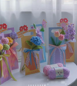 Ramo de Flores de Ganchillo Hecho a Mano, Ramo de Flores de Clavel de Ganchillo, Tarjeta con Ramo de Flores Rojas, para Suministros de Ramos del Día de la Madre - Product Image 1