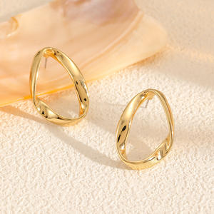 Mode quotidien de haute qualité prévention des allergies bijoux de charme en acier inoxydable métal creux étanche boucles d'oreilles - Product Image 5