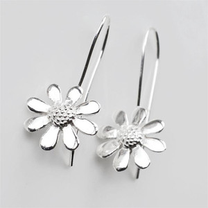 Orecchini a Gancio con Fiore Margherita per Donne, Orecchini Pendenti Floreali, Gioielli per Orecchie alla Moda - Product Image 2