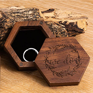 Caja de Anillo de Madera con Logotipo Personalizado, Caja de Madera en Forma de Corazón para Empaque, Mini Caja de Anillo de Madera para Joyería de Boda, Compromiso, Exhibición y Almacenamiento - Product Image 1