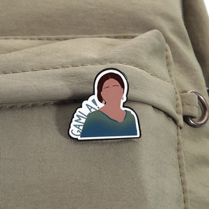 Empresa de producción de cine esmalte Pin <span class=keywords><strong>película</strong></span> personaje línea broche solapa insignia <span class=keywords><strong>película</strong></span> creativa tema joyería regalo para amigo al por mayor - Product Image 3