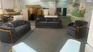 ชุดโซฟาผ้ากำมะหยี่สไตล์โมเดิร์นสำหรับห้องนั่งเล่น ยี่ห้อชานวี่ พร้อมขาเหล็กสแตนเลสสีทอง - Product Image 3