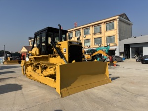 รถดันดิน CAT D7G อเนกประสงค์ พร้อมใบมีดและปั๊มอเนกประสงค์ สำหรับงานปรับระดับ/งานเติมดิน/งานขุดร่องในงานก่อสร้าง - Product Image 4