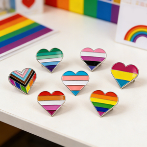 Pin Metálico Personalizado con la Frase "Eres Seguro/a Contigo Misma/o", Accesorio para el Mes del Orgullo, Bandera Arcoíris con Corazón, para el Grupo de Apoyo Juvenil LGBTQIA+ - Product Image 5