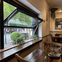 Jendela Ventilasi JUNYAO Hemat Energi Kaca Low-E Kunci Multi-Point CE AS2047 NFRC Bistro Kedap Suara Dapur Villa