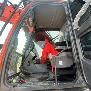 Excavatrice d'occasion Doosan DX225LC 22 tonnes, moteur Isuzu Tier 3 sans DEF, avec engrenage et pompe, pour le chargement de roches et la création de stock en petite carrière - Product Image 2