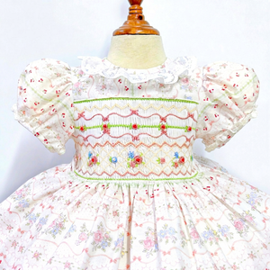 Robe de princesse d'hiver formelle brodée pour mariages et fêtes d'anniversaire, en mousseline florale, design bouffant, avec dentelle en maille superposée, sans manches - Product Image 1