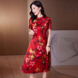Robe en satin imprimé floral rétro pour femmes Nouvelle collection d'été avec taille naturelle tissée dans une robe en soie de style décontracté - Product Image 3