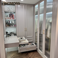 Système de dressing sur mesure de luxe moderne avec solution de rangement intelligente pour projets d'aménagement intérieur de villas