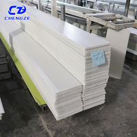 Precio de costo de fábrica Panel de techo de Pvc laminado duradero en China Apartamento moderno Decoración de interiores Materiales Rejilla de resina de PVC