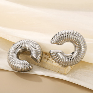 Joyería de moda gruesa simple, pendientes huecos de acero inoxidable impermeables, pendientes de Clip <span class=keywords><strong>sin</strong></span> orificio para la <span class=keywords><strong>oreja</strong></span> <span class=keywords><strong>sin</strong></span> <span class=keywords><strong>Piercing</strong></span> - Product Image 2