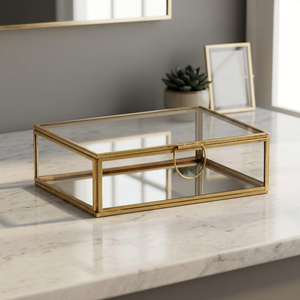 Caja de almacenamiento rectangular de vidrio con marco y asa de latón para organizar joyas - Product Image 3