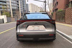 Toyota BZ4X 4WD SUV Eléctrico de Alto Rendimiento PRO, Modo X, Tracción Total, Pantalla de 12.3 Pulgadas, Carga Rápida, Vehículo Familiar de 5 Plazas - Product Image 5