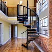 Escalier en colimaçon préfabriqué moderne en acier galvanisé durable avec marches en bois massif pour appartement, villa, intérieur et extérieur