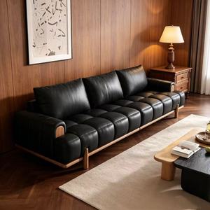 Sofá Modular de 3 Plazas en Cuero Negro Premium con Diseño Acolchado y Base de Madera de Nogal para Sala de Estar - Product Image 5