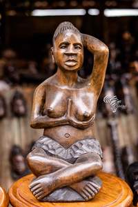 REN ART AFRIKAN SARL ขูดและแกะสลักไม้ด้วยดอกรีดและสิ่วแบบดั้งเดิม มองเห็นรอยตัดแต่งของเครื่องมือ งานฝีมือแท้ที่ควรค่าแก่การชื่นชม - Product Image 4