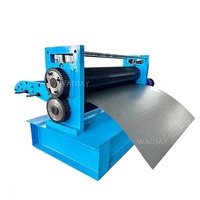 Machine automatique de gaufrage de tôles avec rouleaux de gaufrage personnalisés