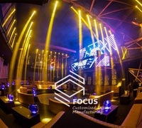 Équipement de boîte de nuit de luxe pour bar à boissons alcoolisées haut de gamme avec un design d'aménagement intérieur festif, comptoir de bar